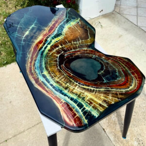 Coreline – Custom Sculpted Resin Table